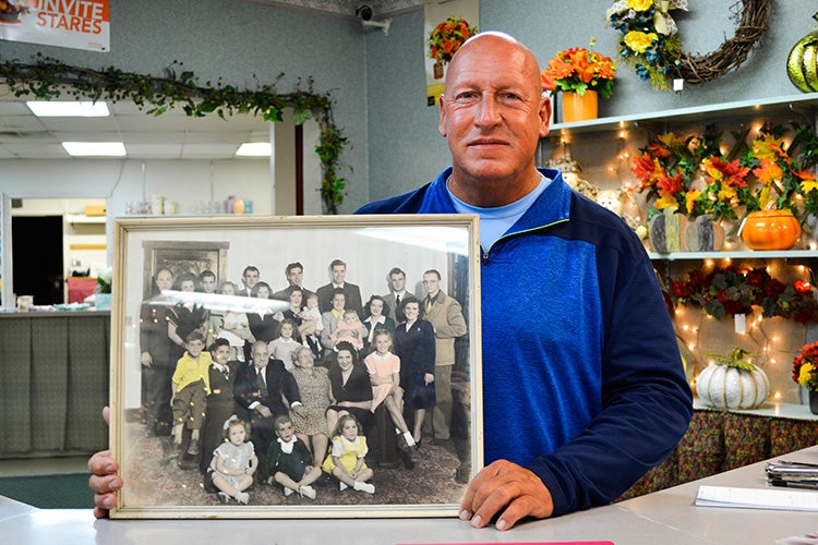 Niles man uses flowers to express his creativity, family history